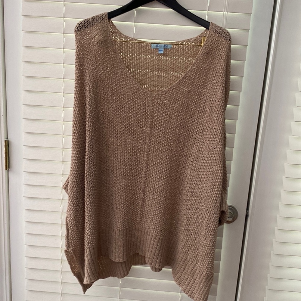 Great neural thin sweater. One size fits most